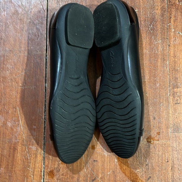 🌻3/$15🌻 Clark’s shoes - Picture 4 of 10